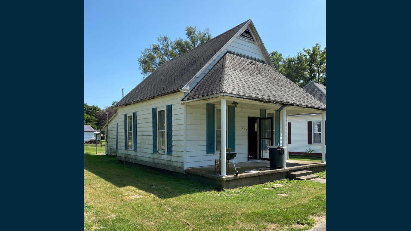A single family home in Hoopeston, IL for sale for under $25,000